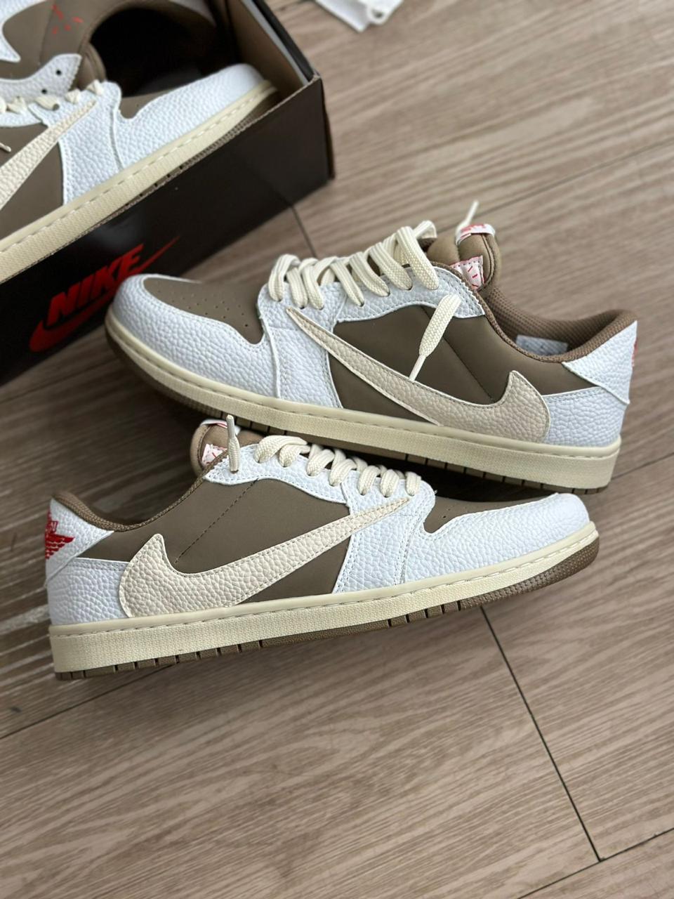 AIR JORDAN 1 TRAVIS SCOTT BCO/ BEGE - WC SHOES