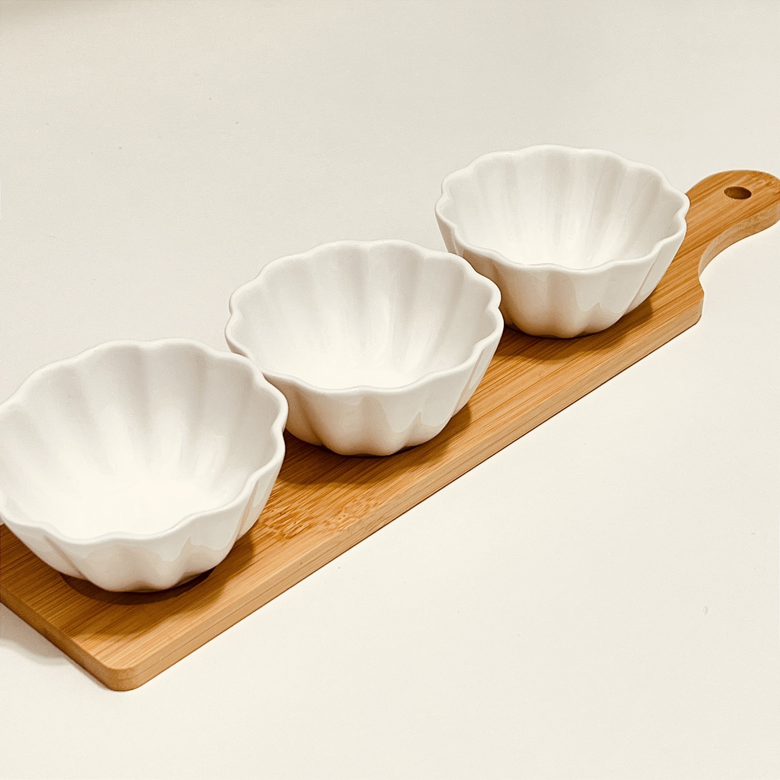 PETISQUEIRA DE BAMBU 3 BOWLS DE PORCELANA - A loja física Amor de