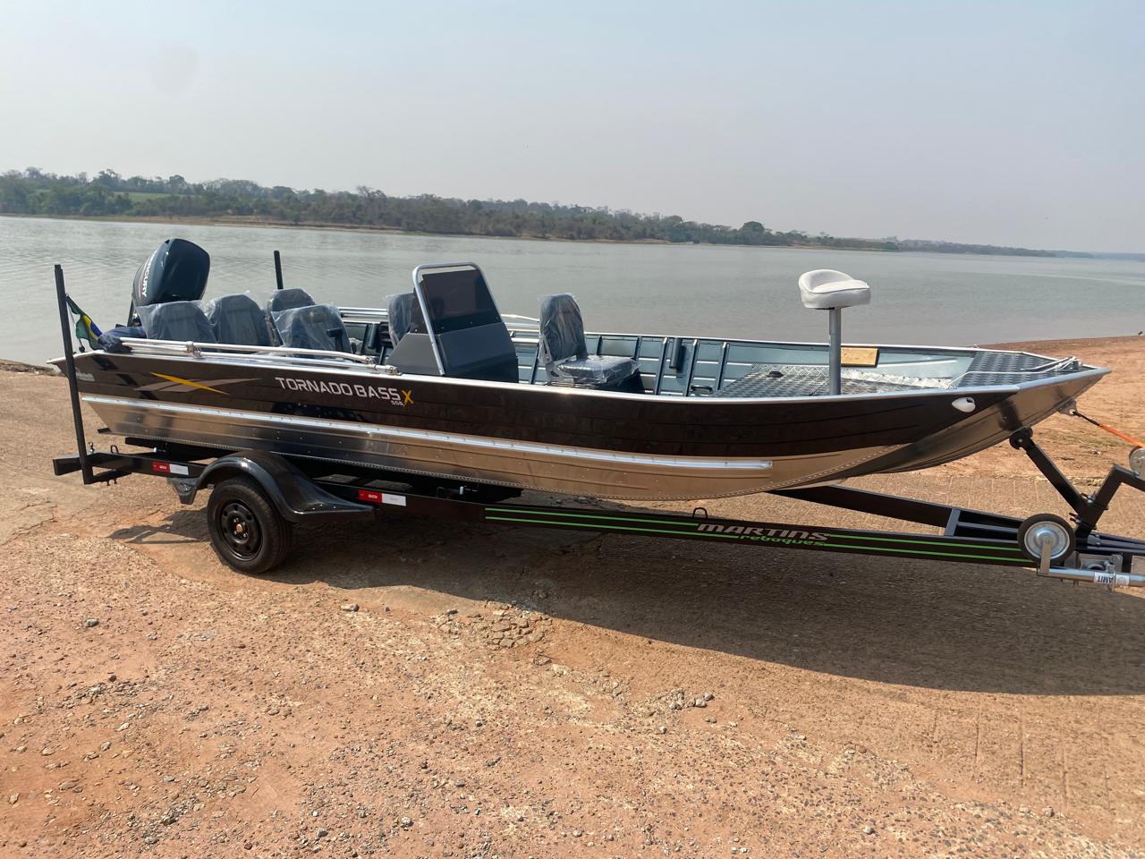 Barco Tornado 550 X BASS c/ Mercury 50 HP 2T ELPTO + carreta rodoviári
