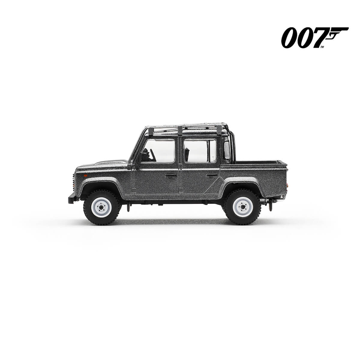 Mini GT #918 Land Rover Defender 110 Crew Cab 007 Skyfall English