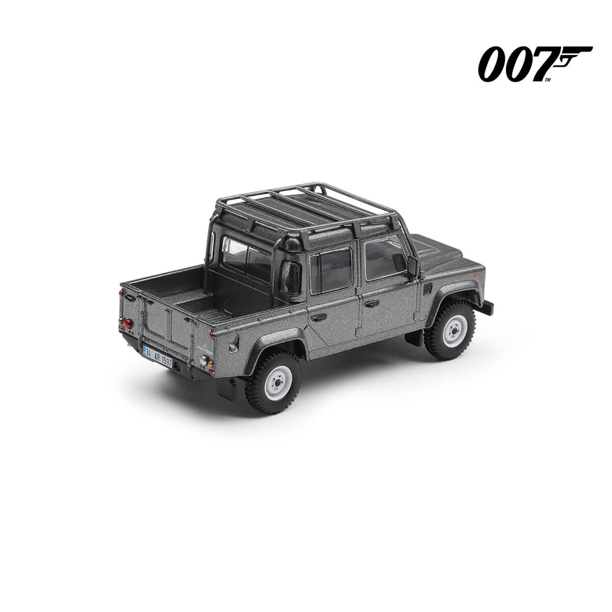 Mini GT #918 Land Rover Defender 110 Crew Cab 007 Skyfall English
