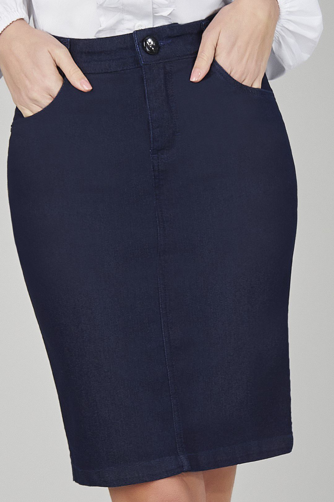 Saia Jeans Tradicional 55 Cm Com Aviamentos Em Banho Preto