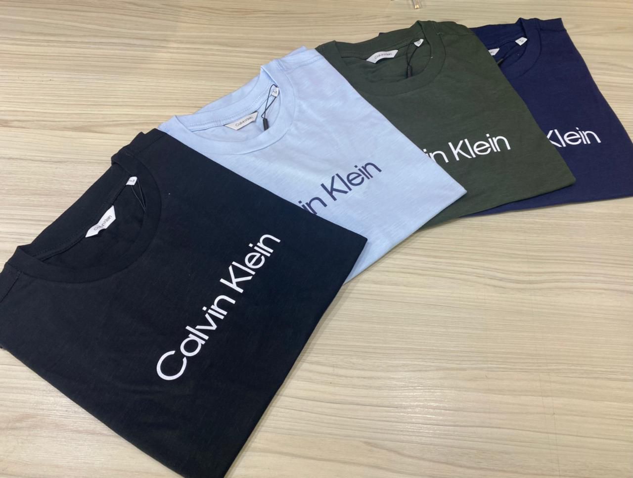 Camiseta Calvin Klein Flamê Masculina - A Casa das Marcas