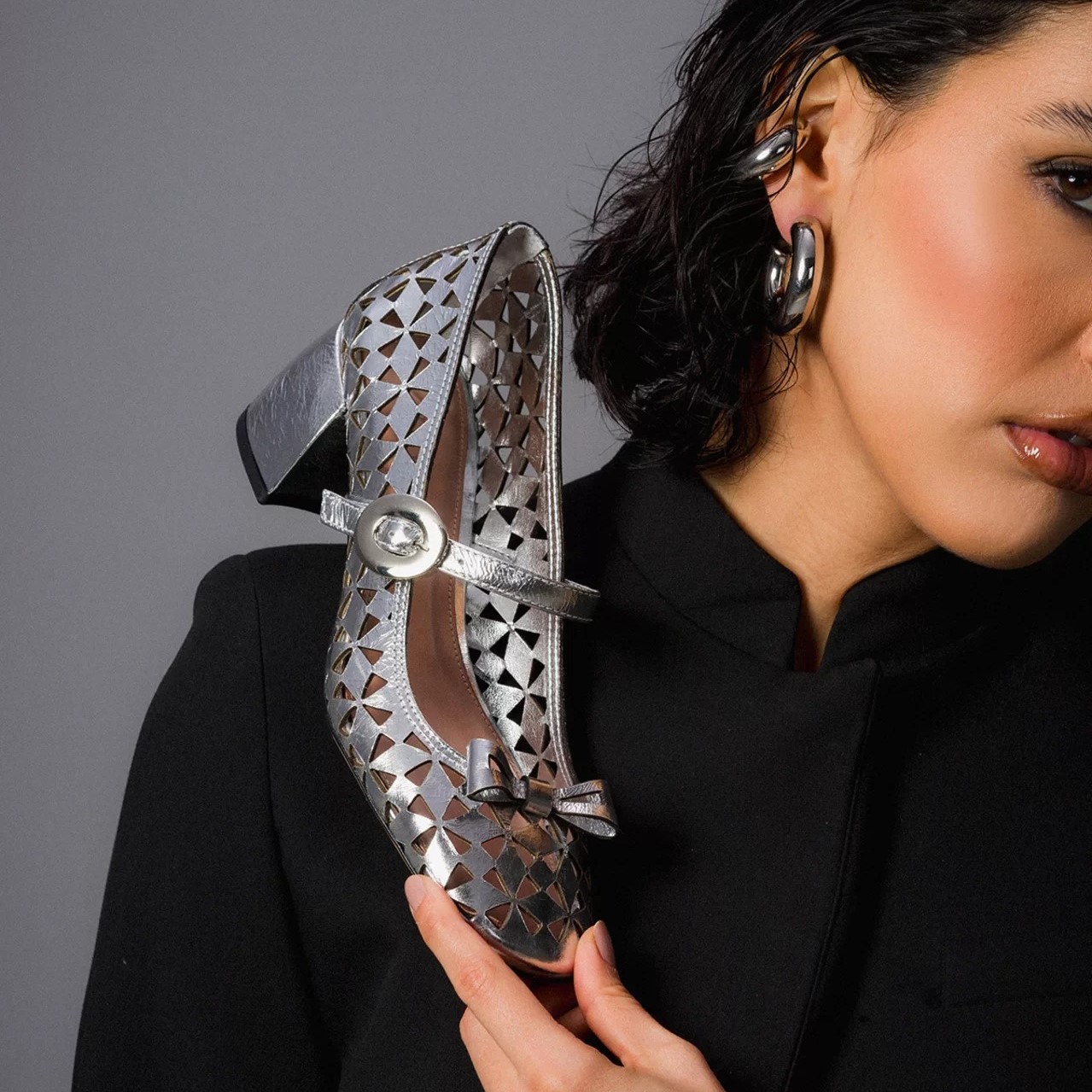 Scarpin Georgina Laço Bala Metal Geometric Cuts VCZ FALL 24