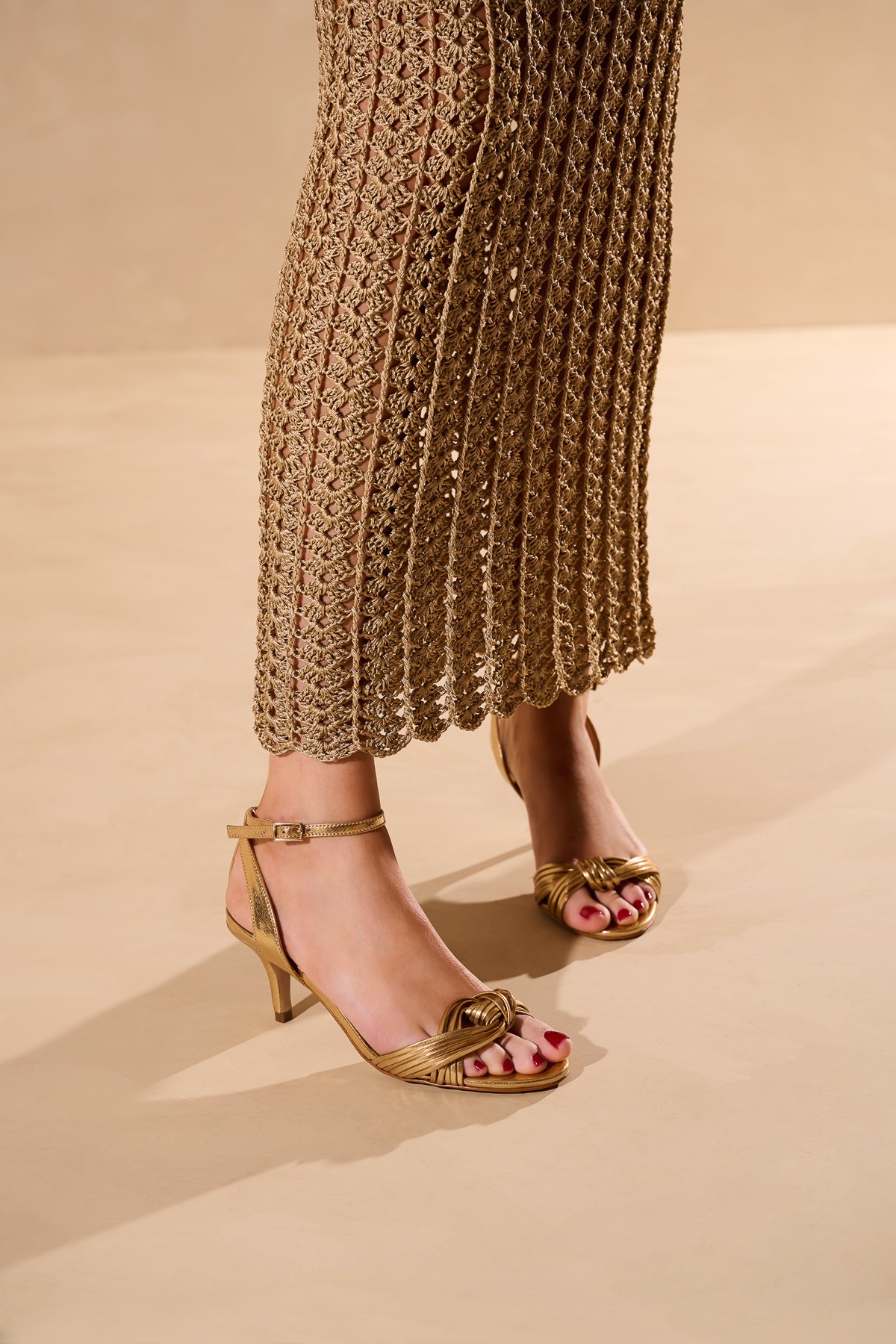 メル Sandalia Metalcolor Tiras Fivela Salto Médio Luiza Barcelos