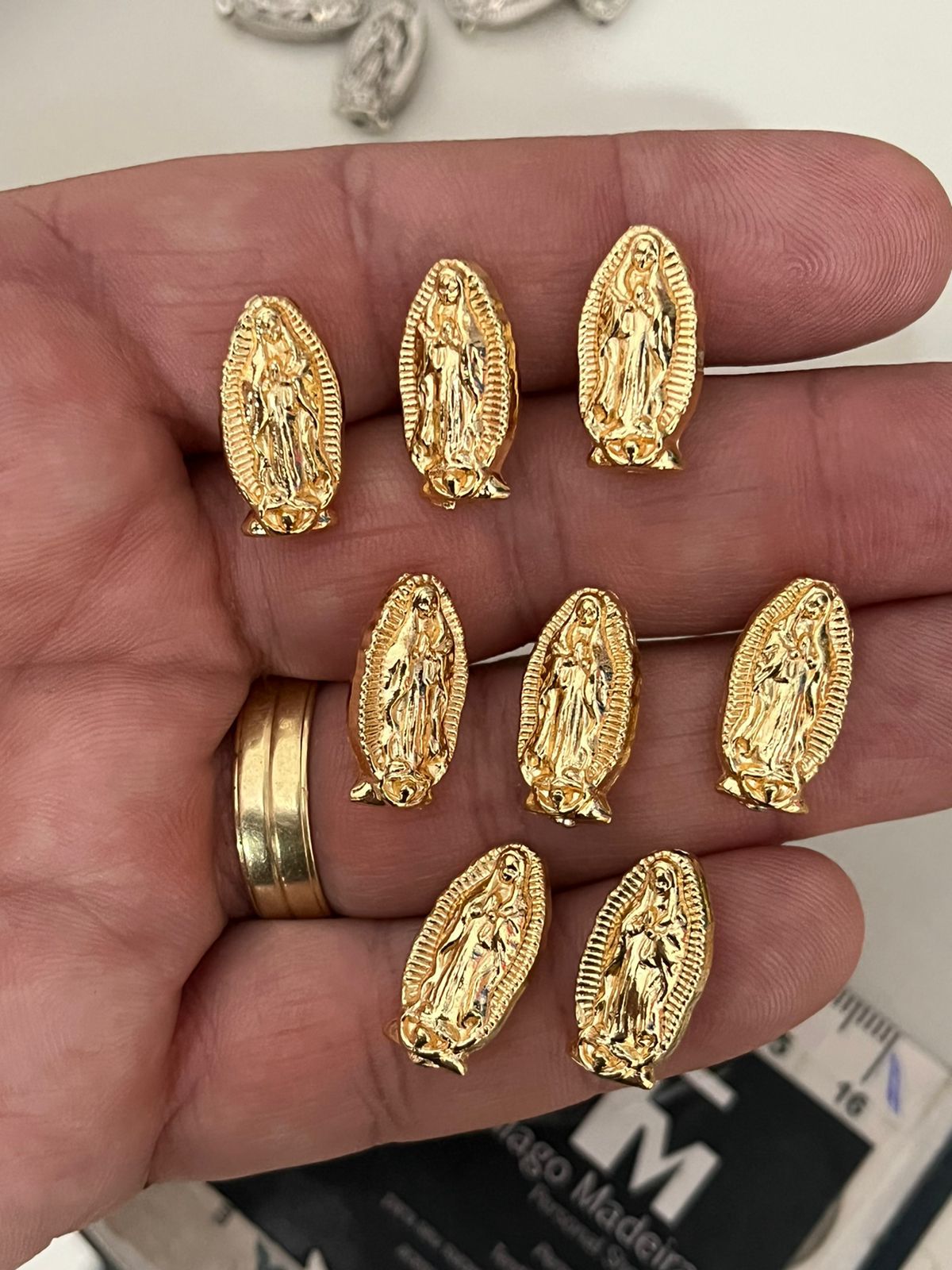 Which finger should Hindu girls wear gold rings on? - Quora