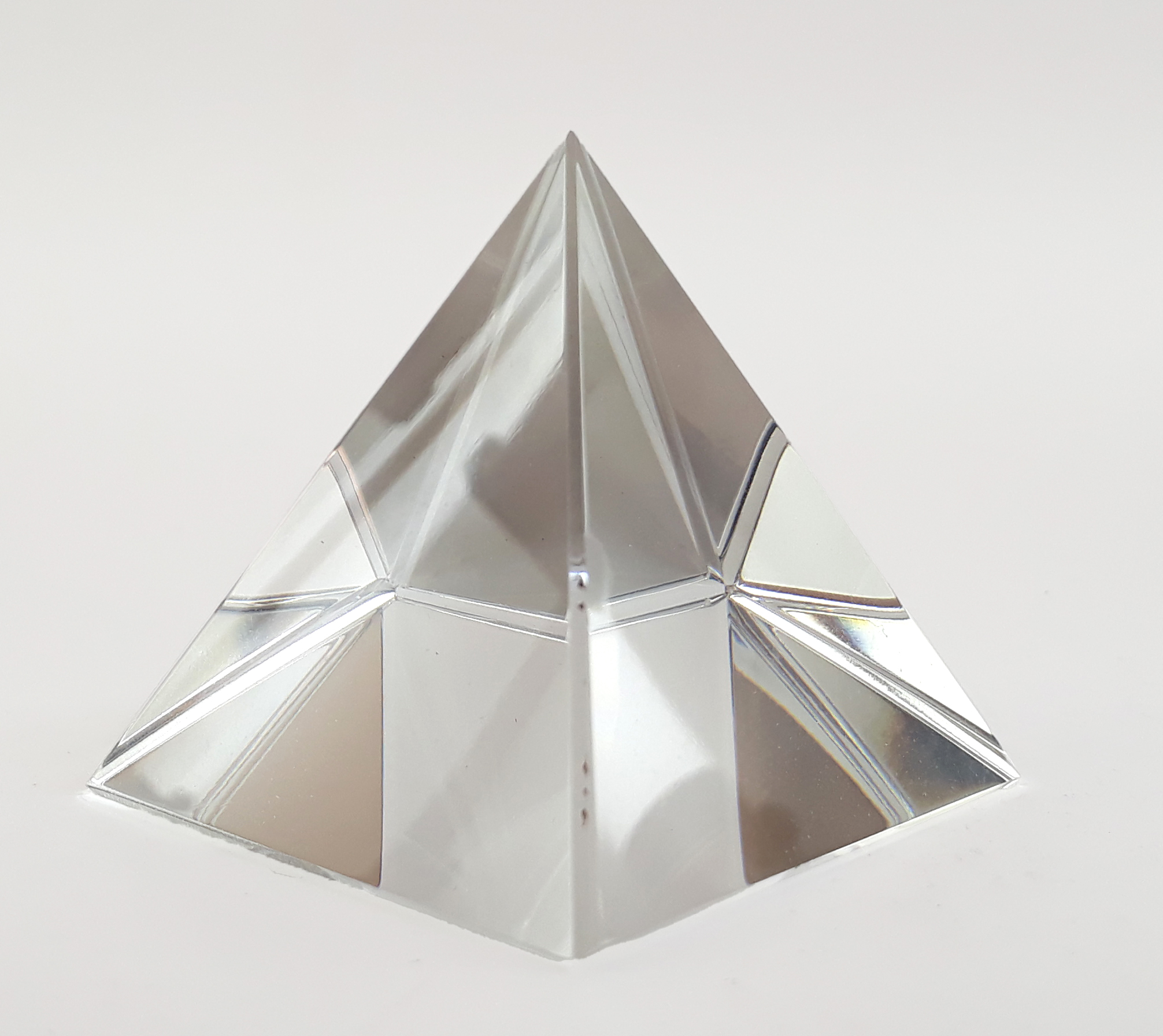 Piramide Di Cristallo Trasparente Portafortuna Con Supporto – Ornamento Feng Shui In Vetro Ottico, 80 Mm, Regalo Egiziano Per Decorazione Casa E Ufficio