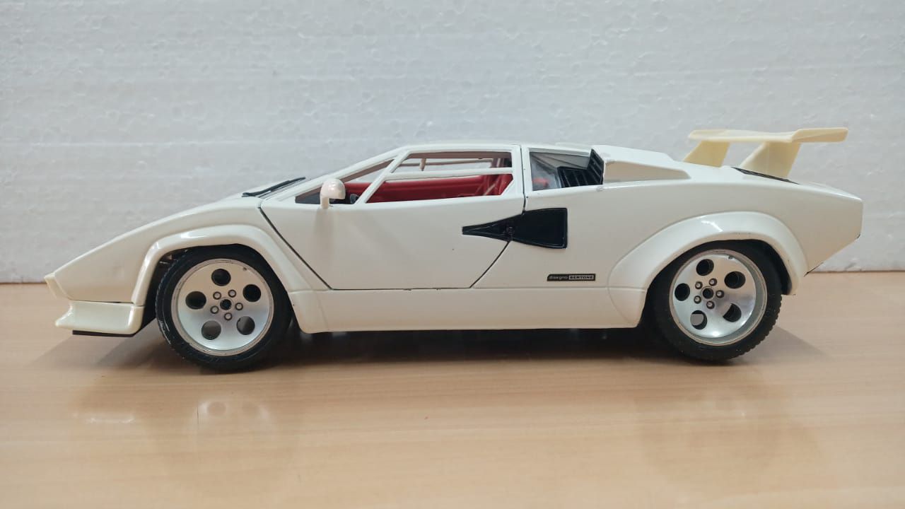 Burago Lamborghini Countach 1988 1 18 Sucata HTC MODELISMO