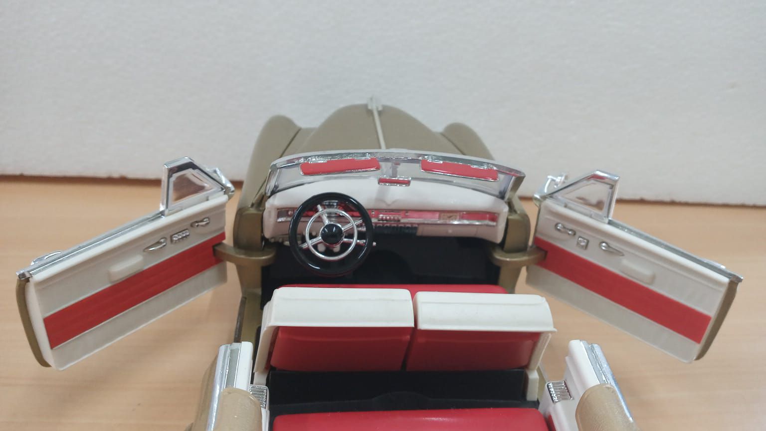 Cadillac Coupe de Ville (1949) - 1/43 Yat Ming
