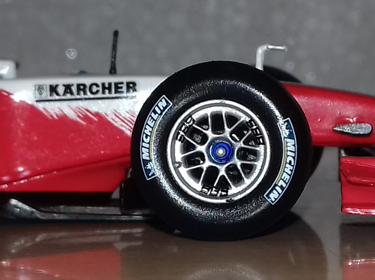 Miniature F1 1/43 Toyota TF104 - Ricardo Zonta - 2004 - Minichamps - Occasion