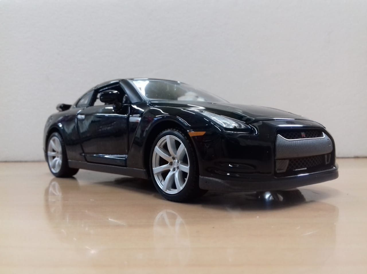 Maisto - Nissan GT-R (R35) 2009 - 1/24 - HTC - MODELISMO