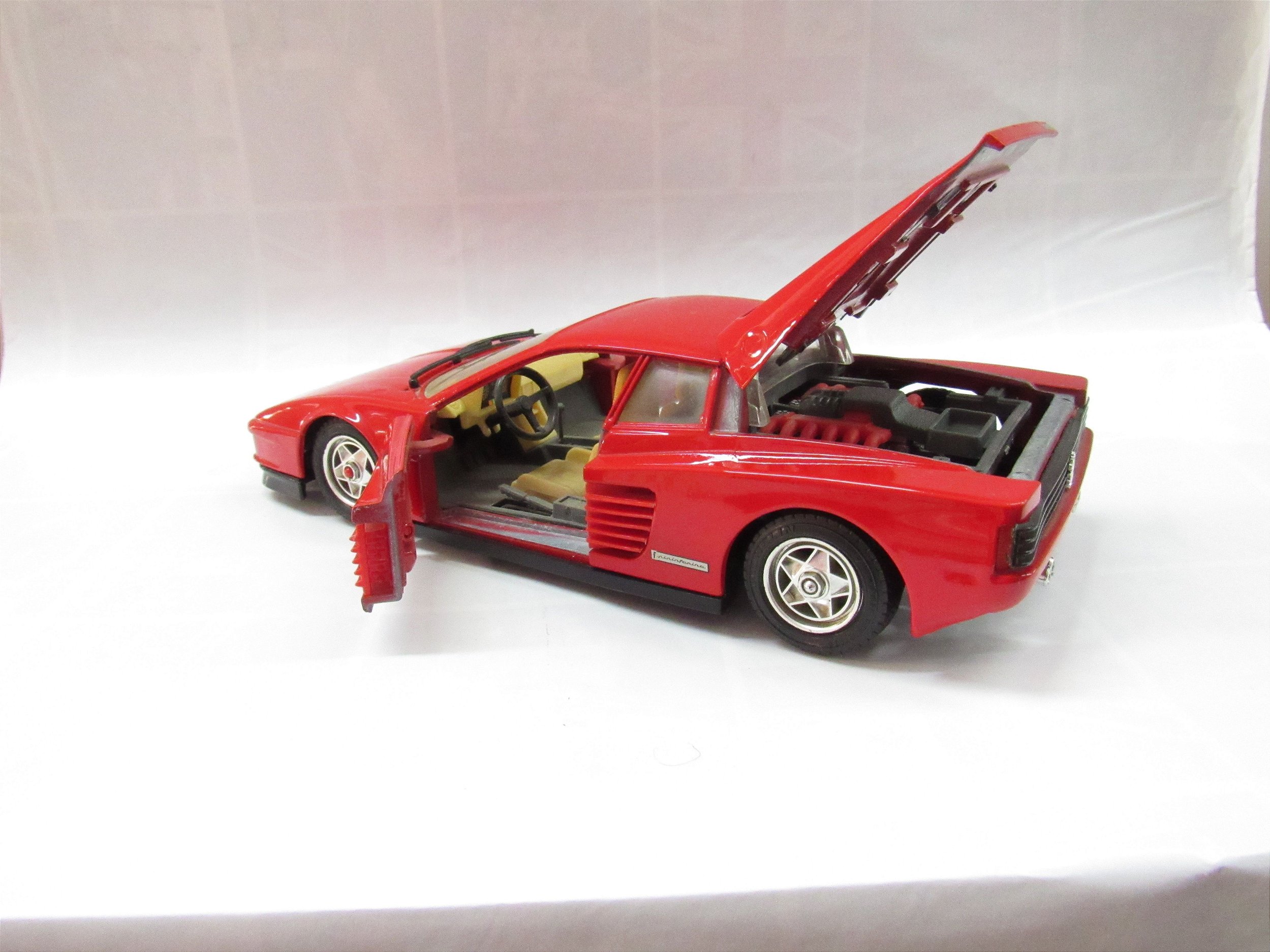 Modèle Réduit Ferrari Testarossa Burago 1:24 - Jaune - Occasion