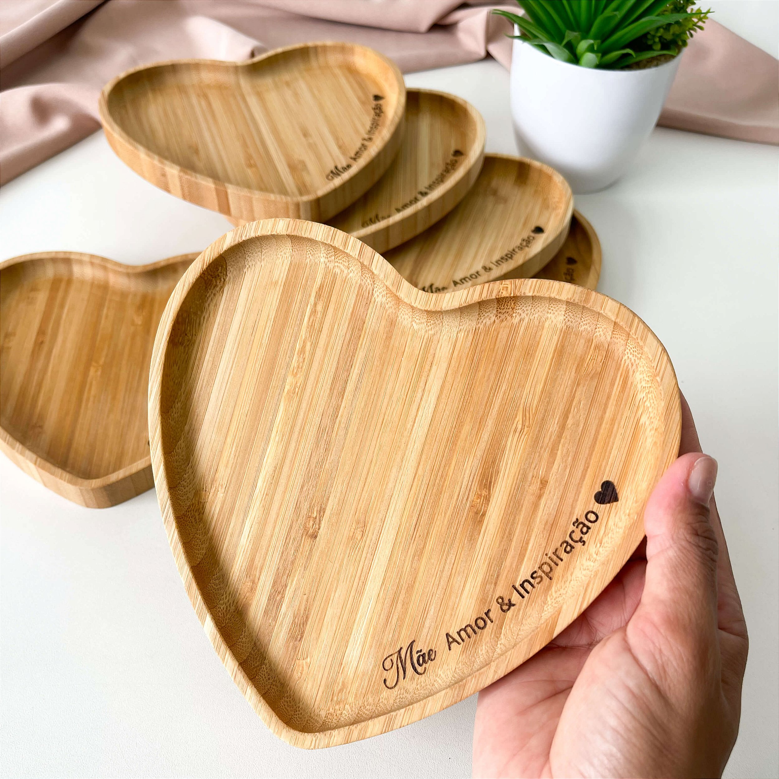 Bandeja em Formato Coração Personalizada em Bambu - HOME GIFTS