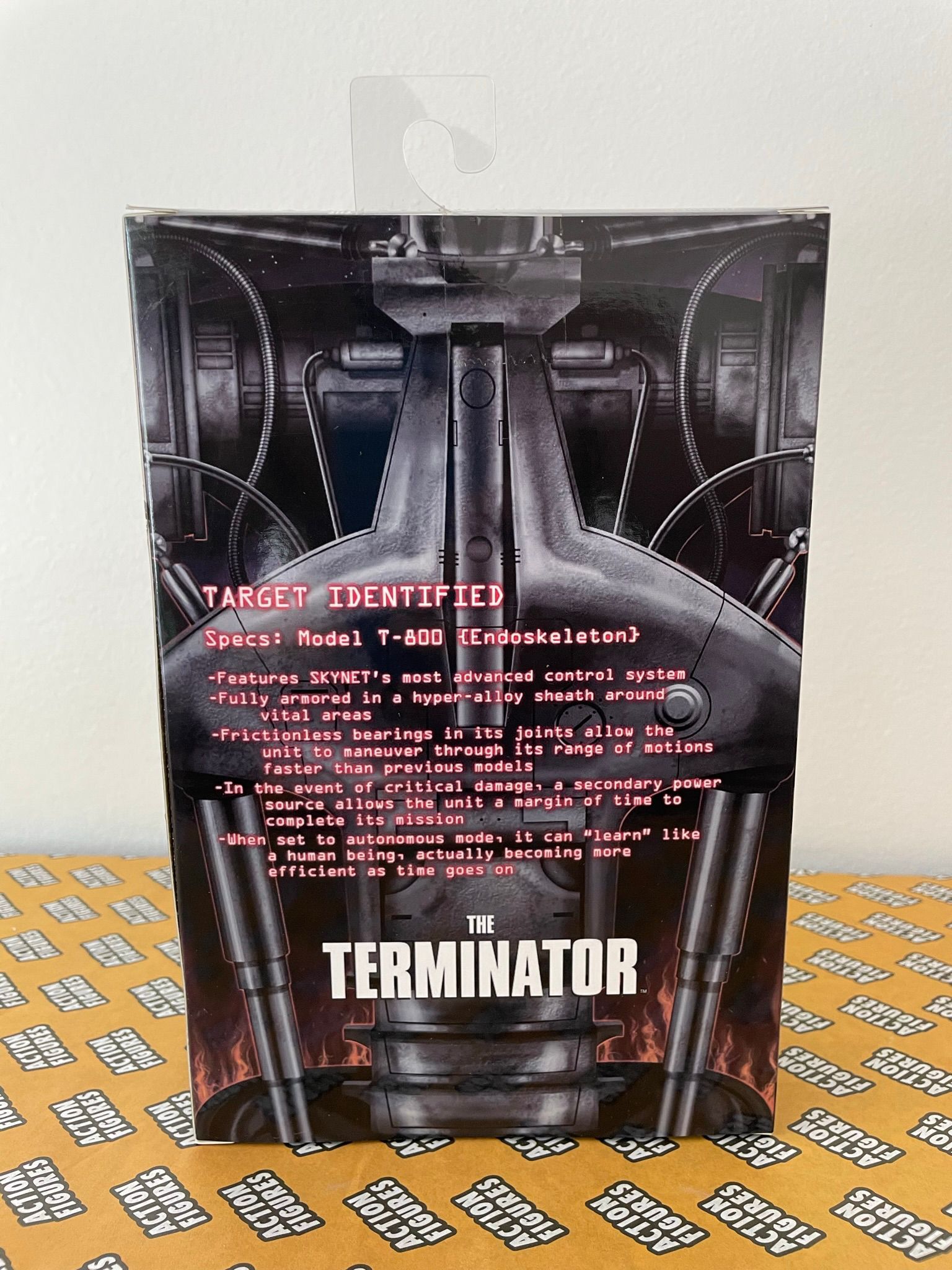 🎯 Figura T-800 Exterminador do Futuro - NECA 1/10 | Colecionável