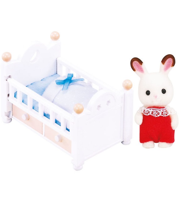 Sylvanian Families Set De Cuna Para Bebé Crème – Familia Conejo Chocolate, Incluye Figura, Colchón, Sábanas Y Cajones, Para Casita De Tejado Rojo