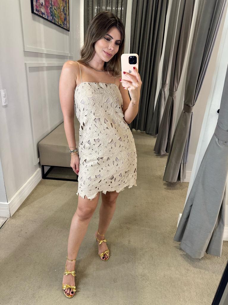 Vestido curto bege sales