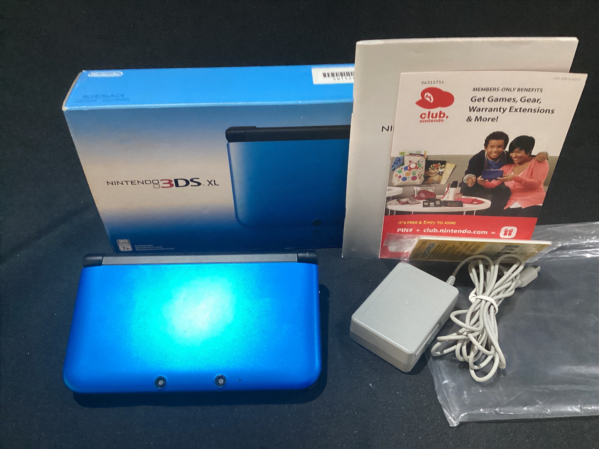 Nintendo 3DS XL Azul desbloqueado - Nintendo - Gameteczone a loja Games e Assistência Técnica do Brasil em SP