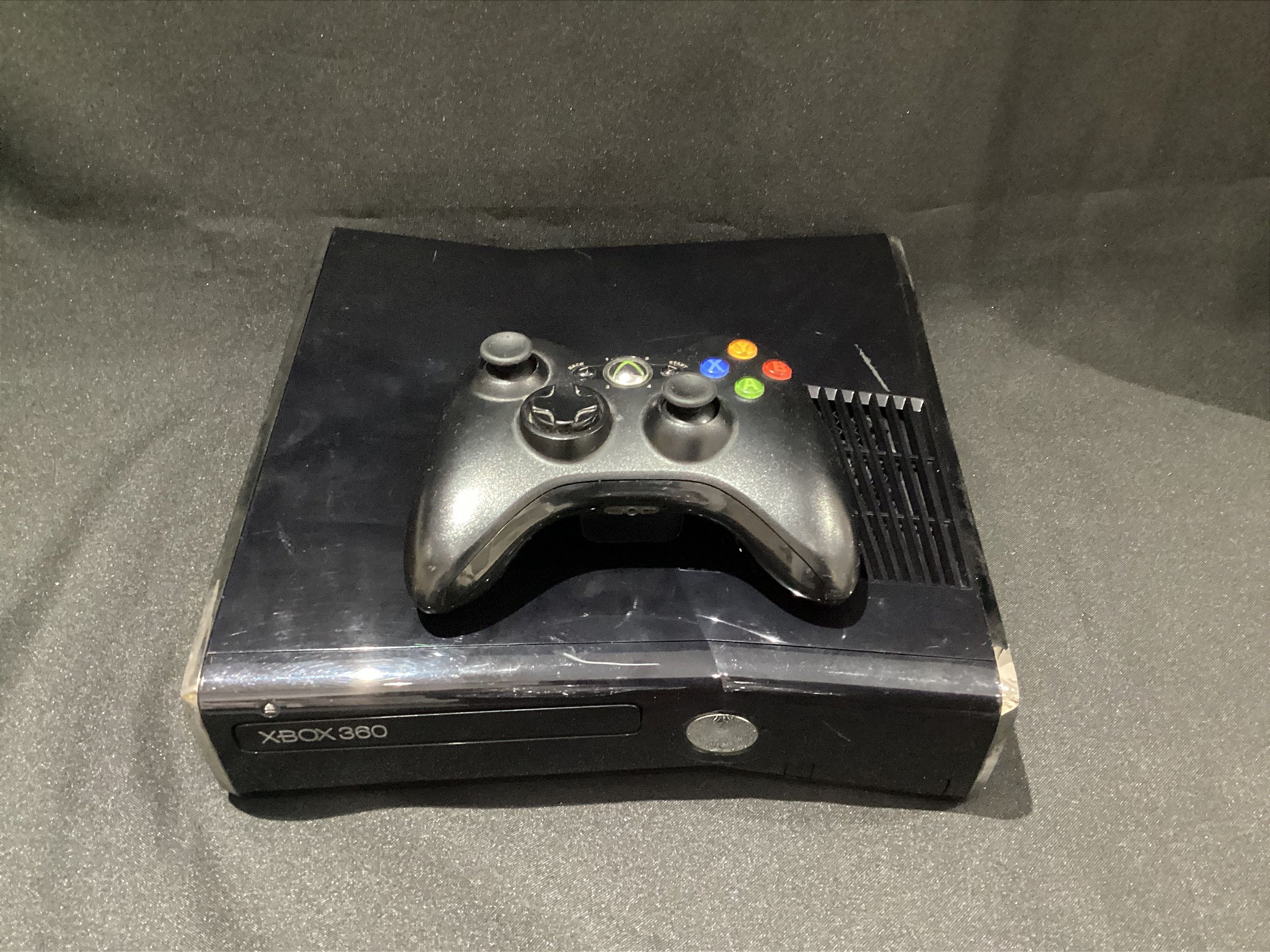 Console Xbox 360 Slim 4gb + 2 Controles E 5 Jogos - Usado