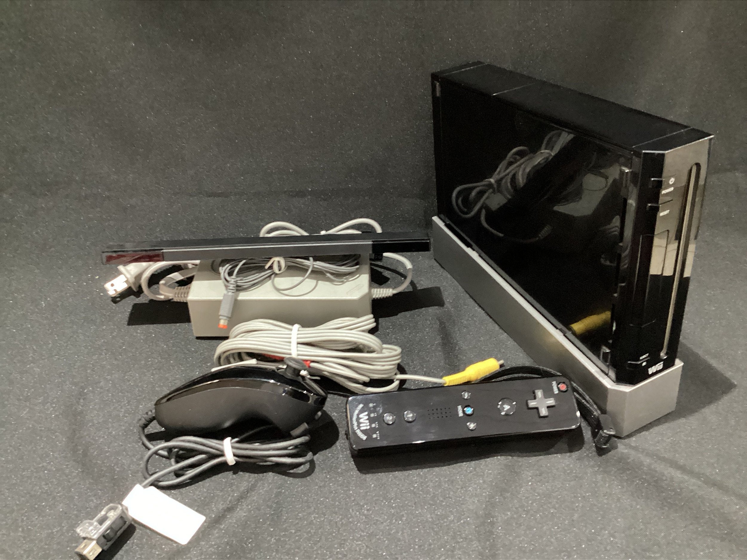 Nintendo Wii Preto na caixa, completo e desbloqueado - Funcionando