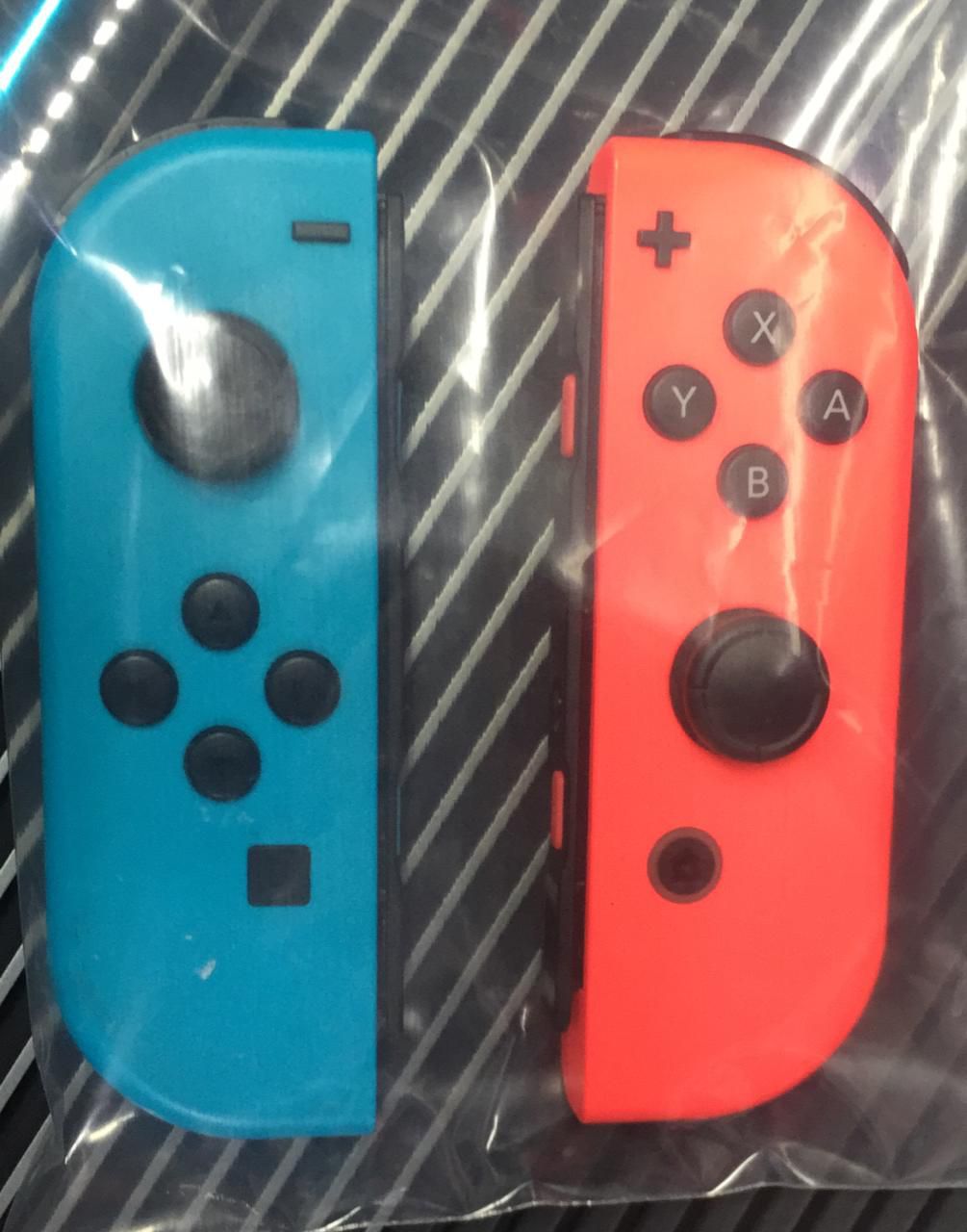 nintendo switch joy con l e r vermelho e azul video game em