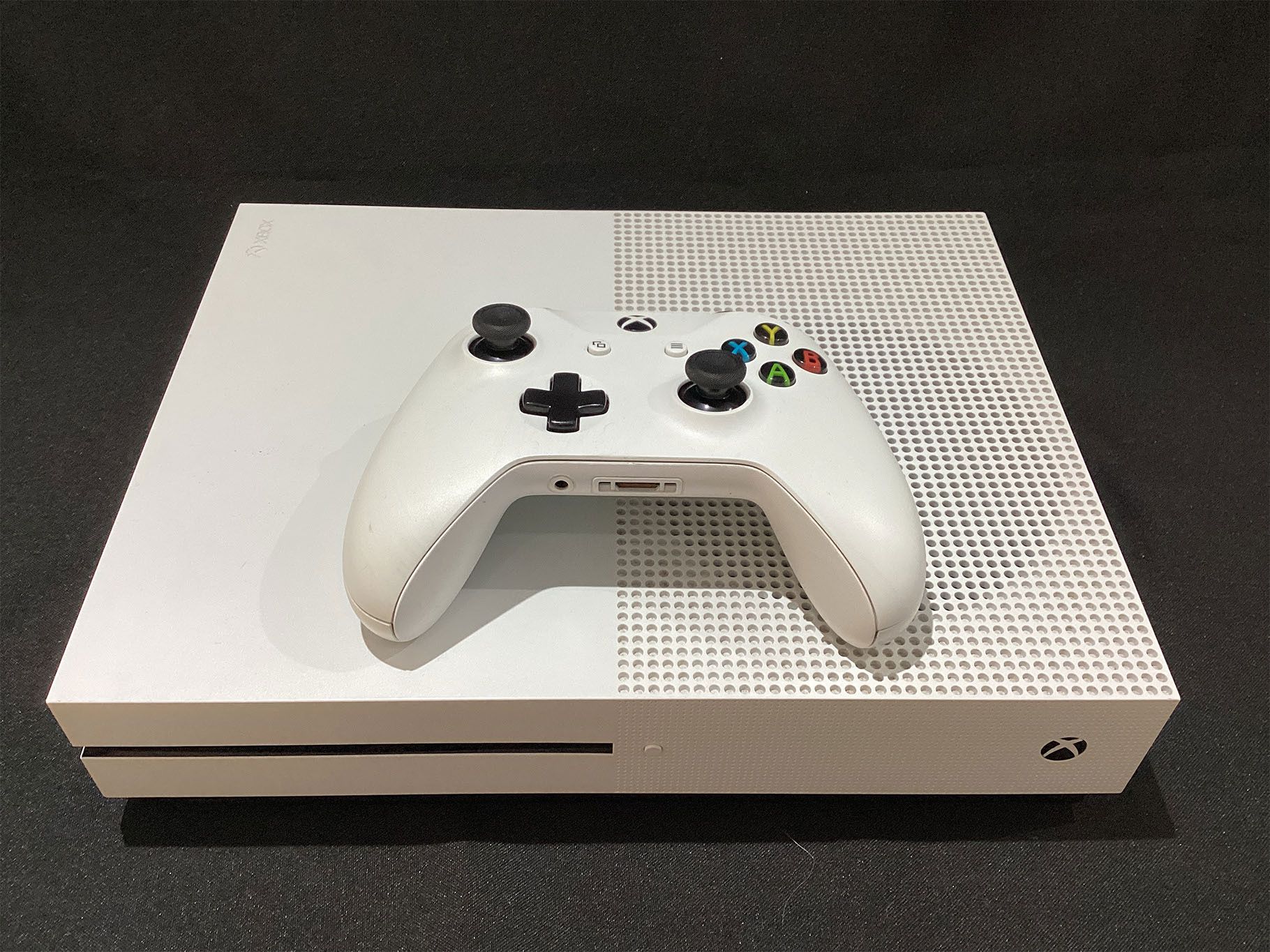 Console Xbox One S 1TB - Microsoft - Gameteczone a melhor loja de Games e  Assistência Técnica do Brasil em SP