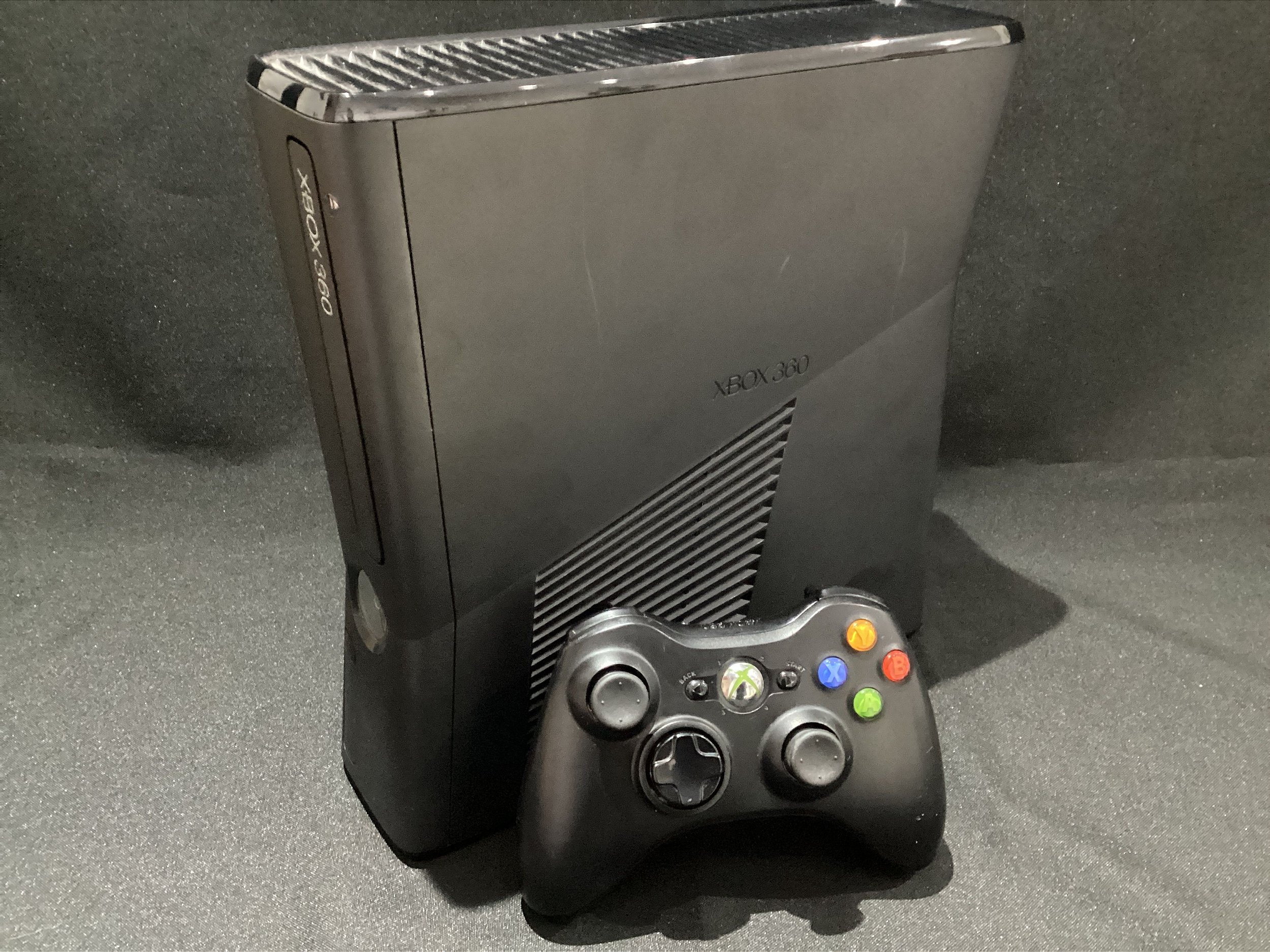 Microsoft Xbox 360 Super Slim 250gb + 3 Jogos 2 Controles Standard