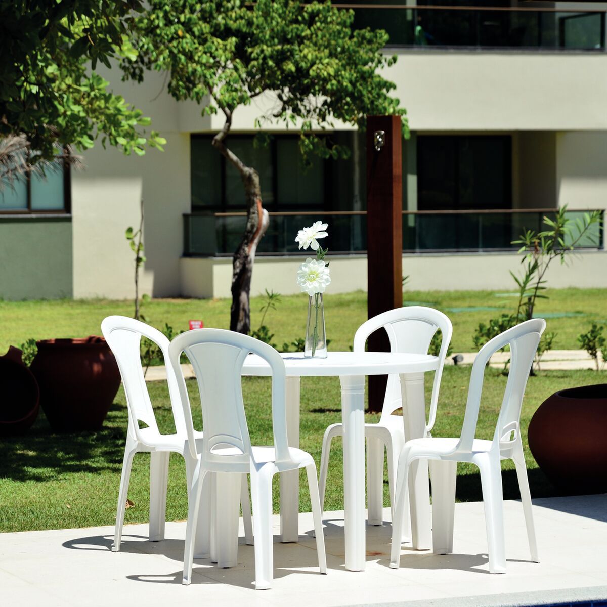 Conjunto de Mesa e Cadeiras Tramontina Plástico