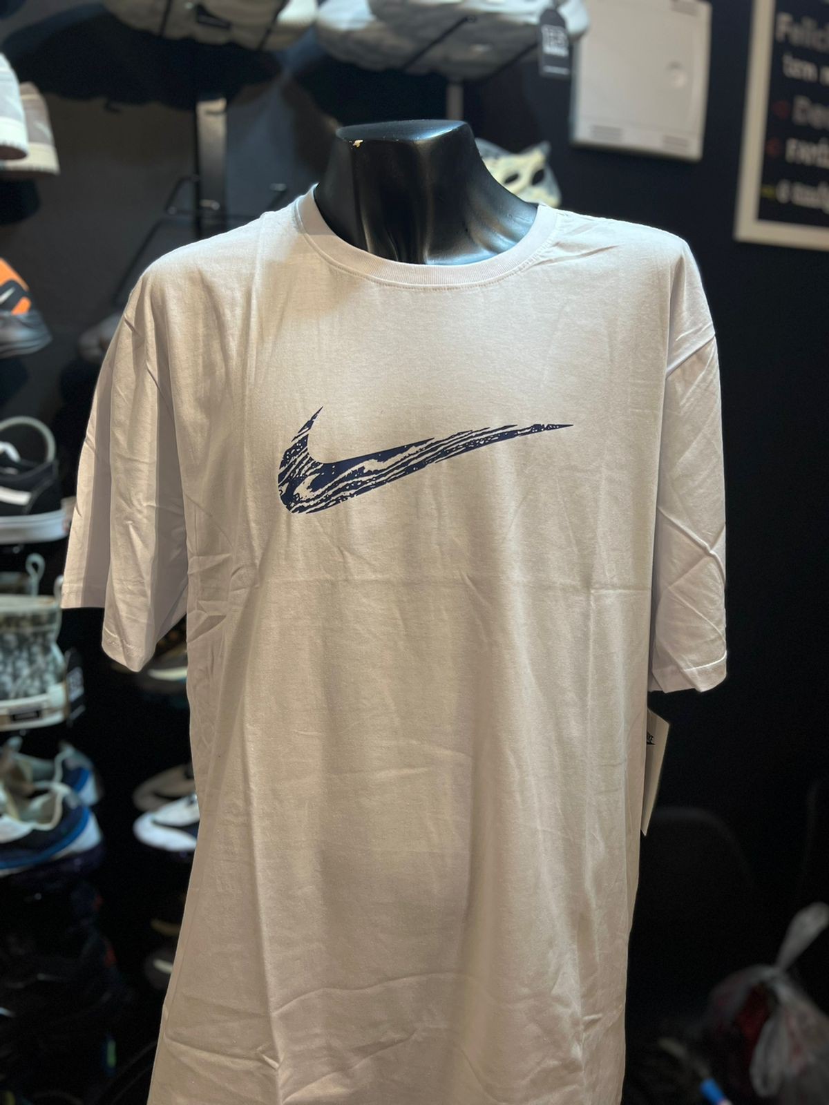 Camiseta Nike Big swoosh Branca - Pronta Entrega - Rabello Store - Tênis,  Vestuários, Lifestyle e muito mais