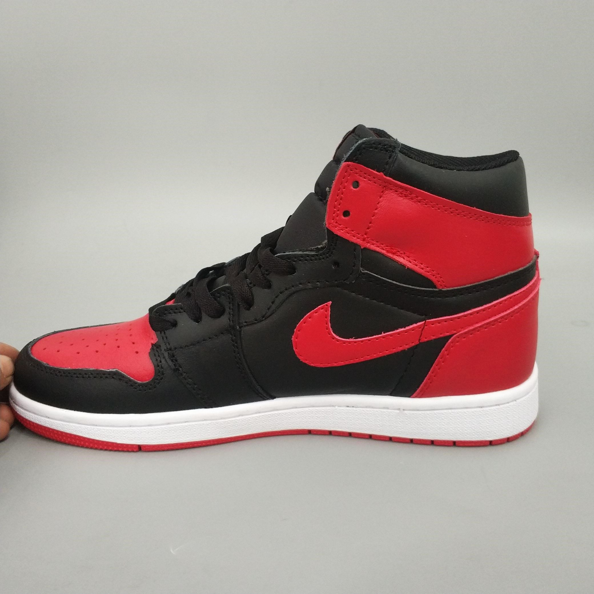Tênis Nike Air Jordan 1 Retro High OG 'Bred Banned' PK Tênis Nike Air Jordan 1 Retro High OG 'Bred Banned' PK