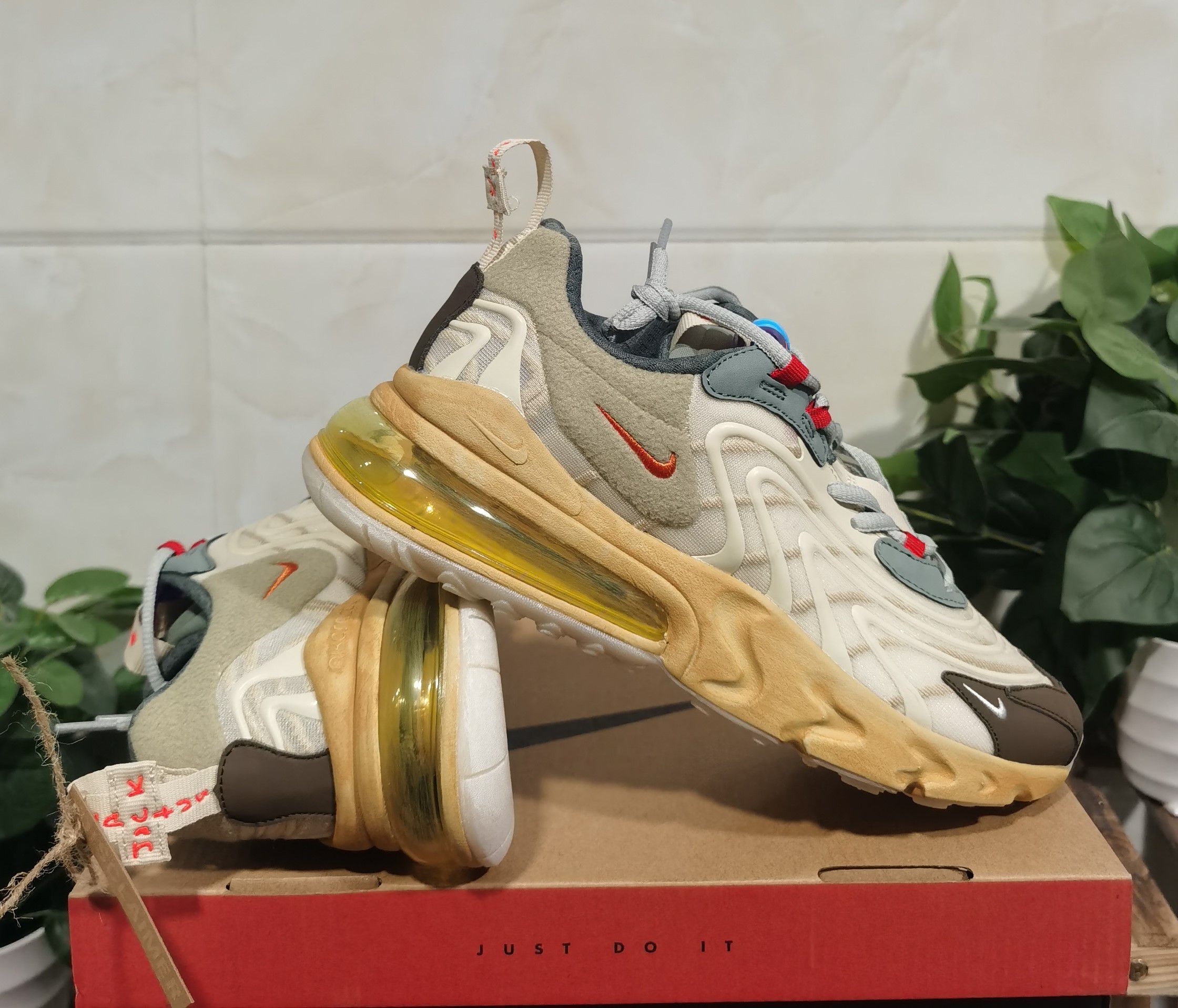 Tênis Nike Air Max 270 React x Travis Scott ENG 'Cactus Trails'