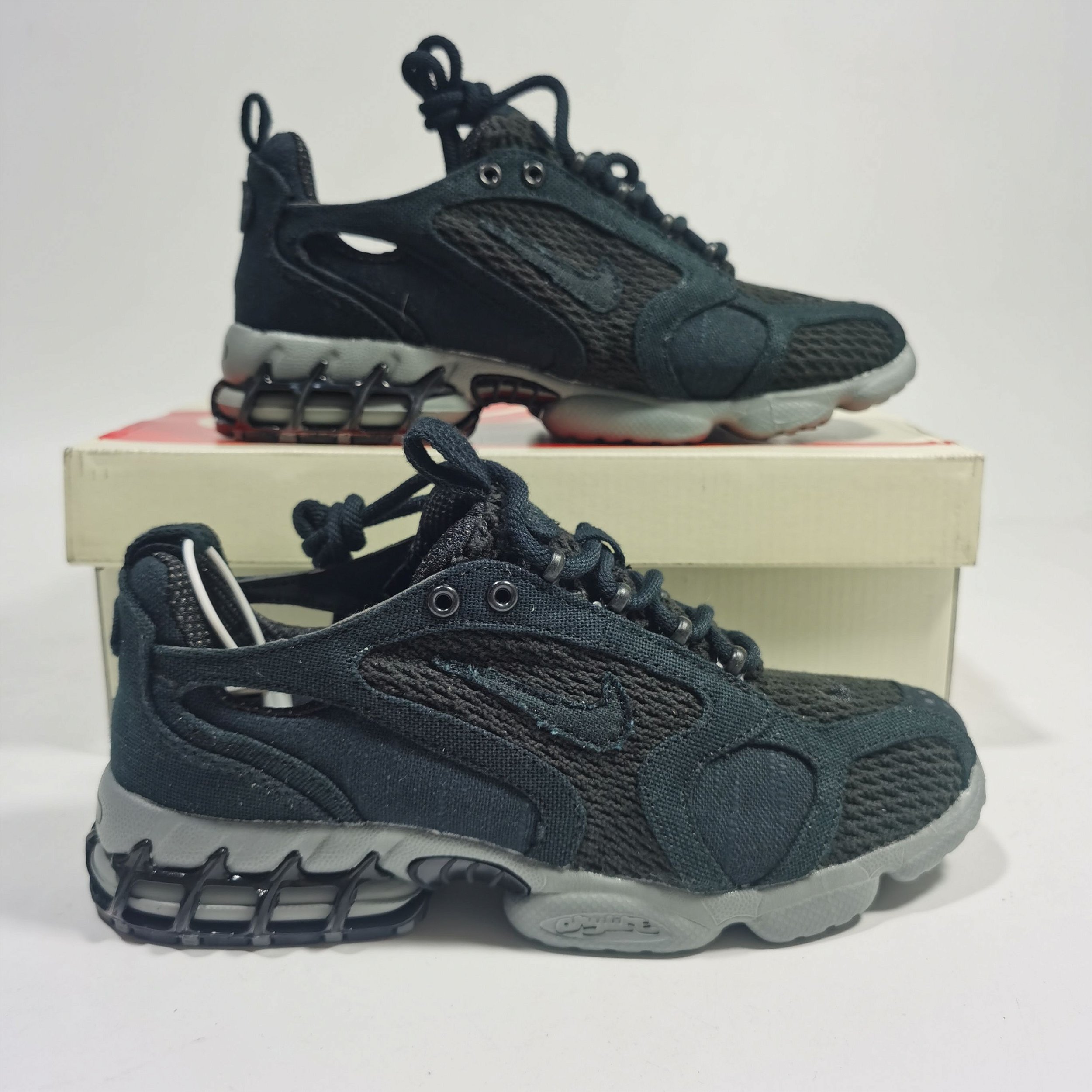 tênis nike stussy air zoom spiridon cage 2 fossil