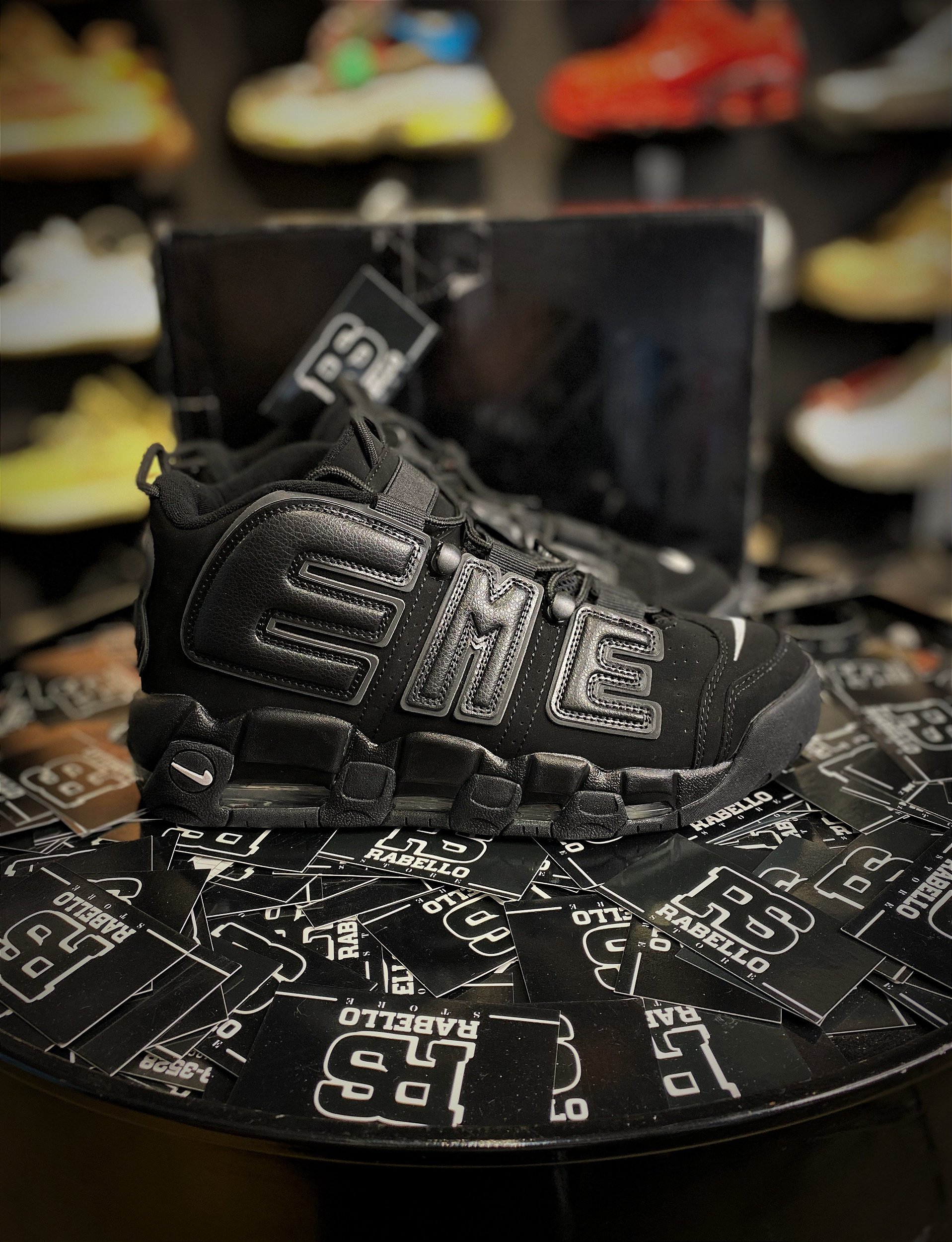 Nike uptempo supreme negras hotsell