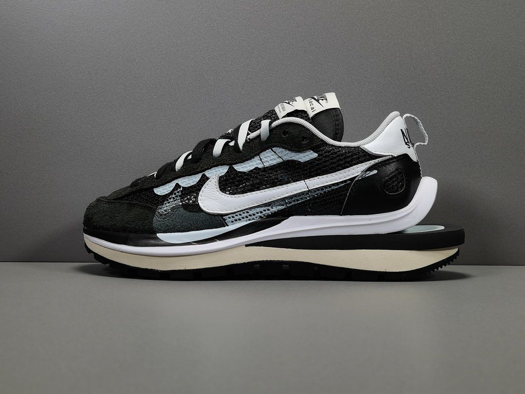 Tênis Nike x Sacai Vapor Waffle Black White PK - ENCOMENDA Tênis Nike x Sacai Vapor Waffle Black White PK - ENCOMENDA