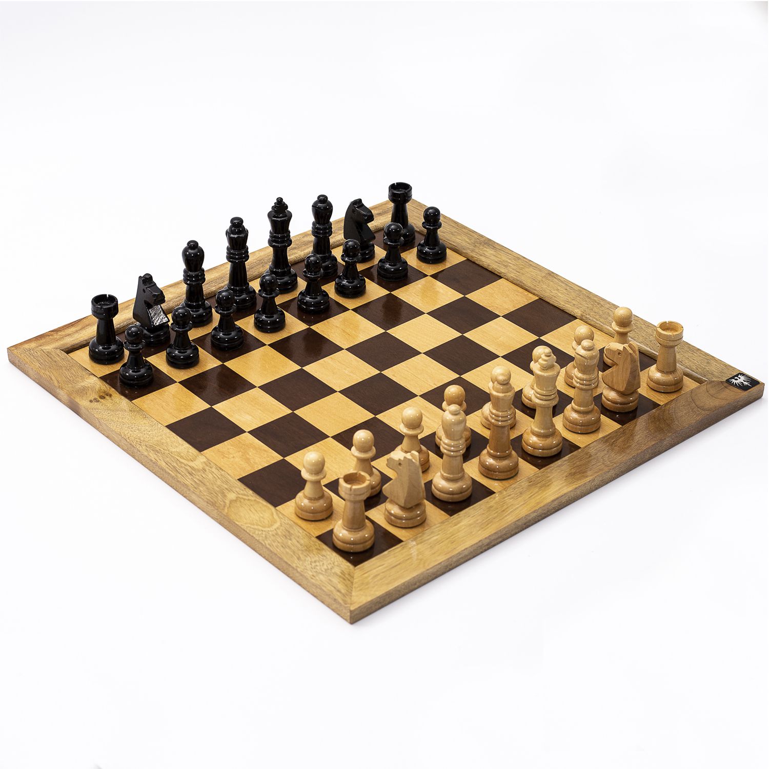 Quadro de xadrez e diferentes peças de xadrez
