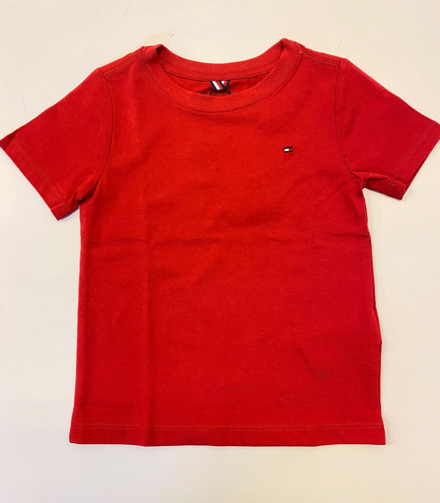 Camiseta Tommy Hilfiger Infantil Vermelha Logo Peito Essential Tee