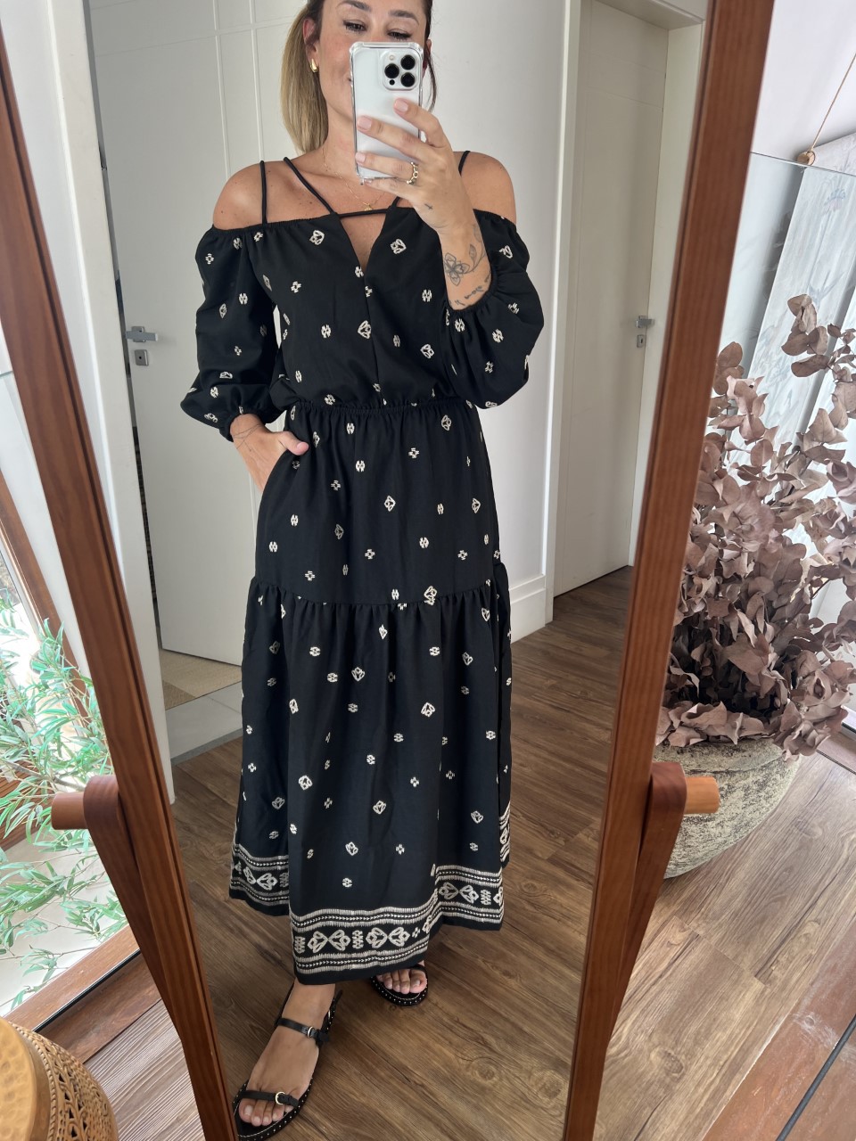 Vestido bege cheap com preto