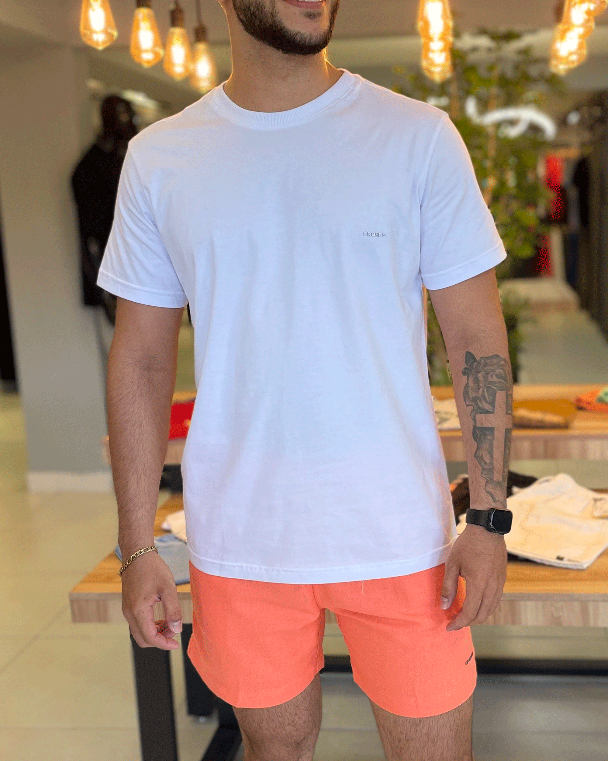 T-shirt Básica Branco Cromos - Cromos Menswear | Moda Masculina -  Entregamos em Todo o Brasil‎