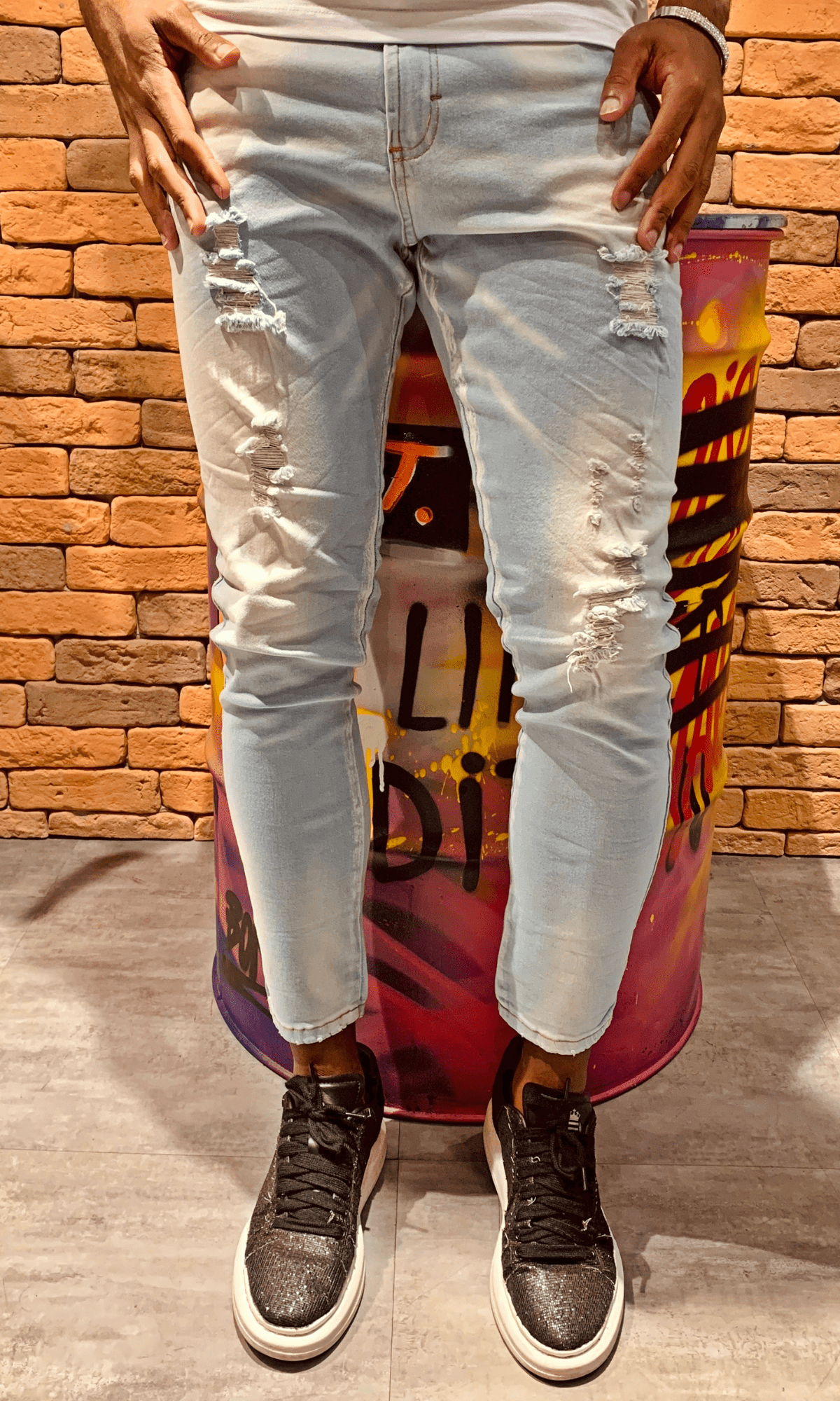 Calça Masculina Jeans Super Skinny Manchada Azul Claro Rasgados Puídos -  697 JEANS - Loja Online da Meia Nove Sete
