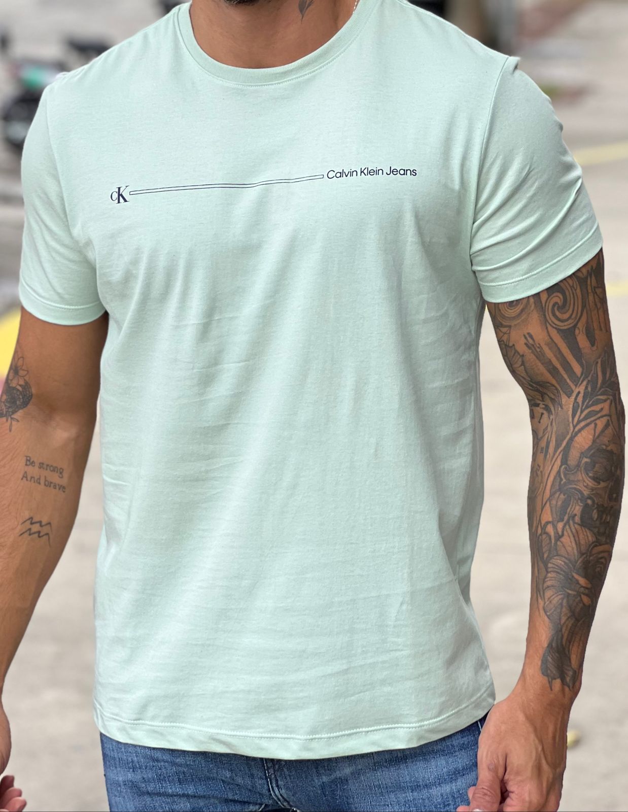 CAMISETA CALVIN KLEIN JEANS SELO SUSTAINABLE