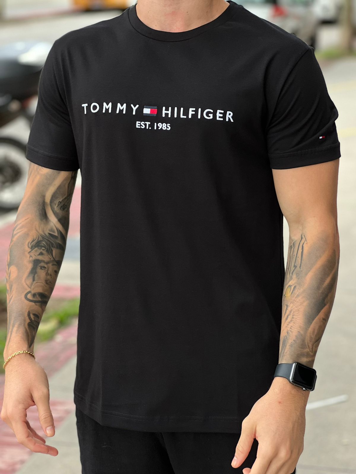 Camiseta Tommy Hilfiger Logo Preta - Compre Agora