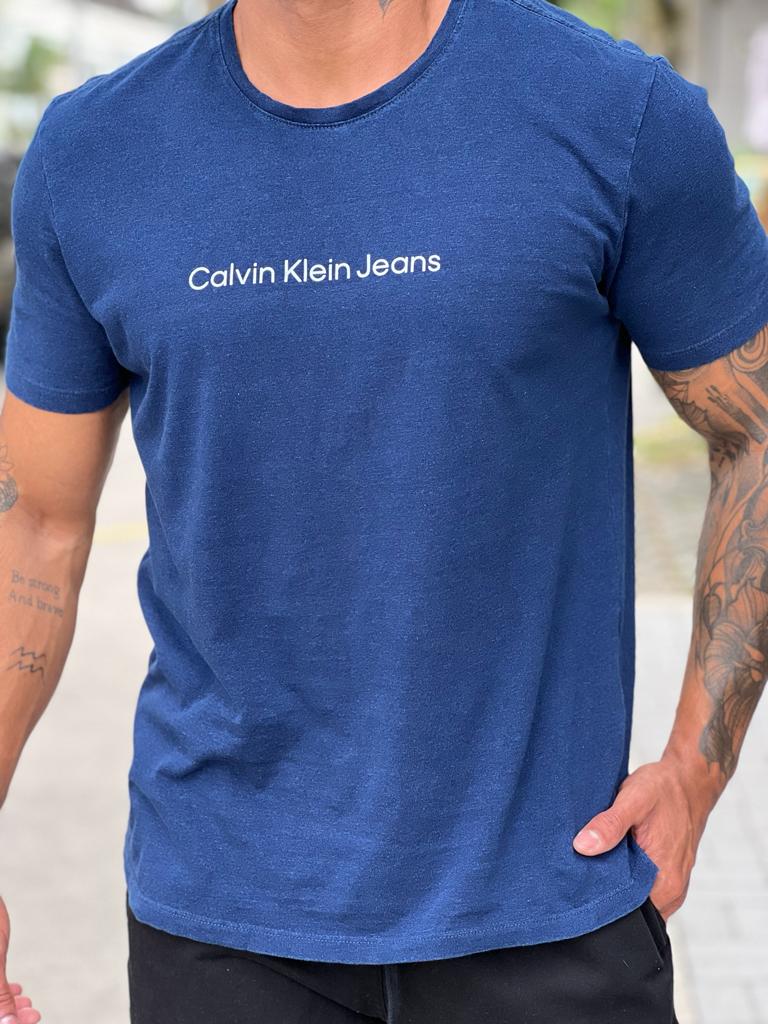 Camiseta Calvin Klein Logo Azul - Faz a Boa!