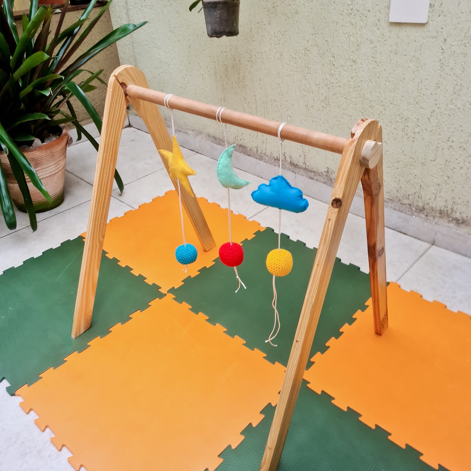 Cavalete Montessori para Móbiles - Madeirinha