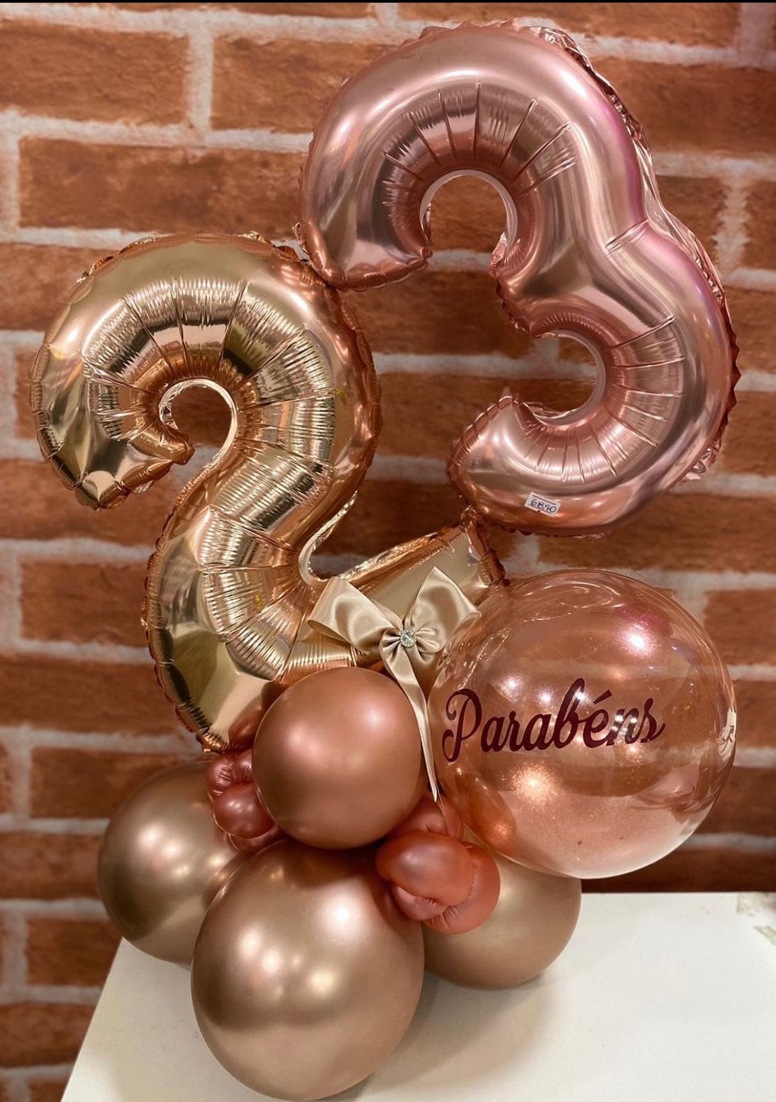 Arranjo de mesa número metalizado com mini bubble personalizado (01 linha)  - Loja de Balões, Artigos para Festas e Fantasias | Festas 234