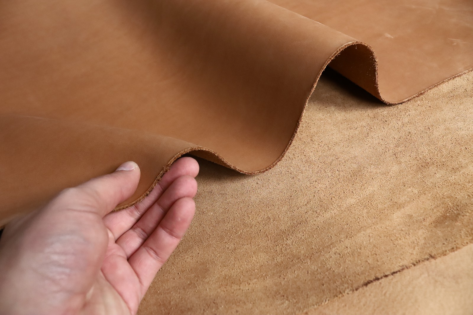 Couro Semicromo Rústico APC - Cor: Tan - 1.4/1.6 mm - MSul Couros