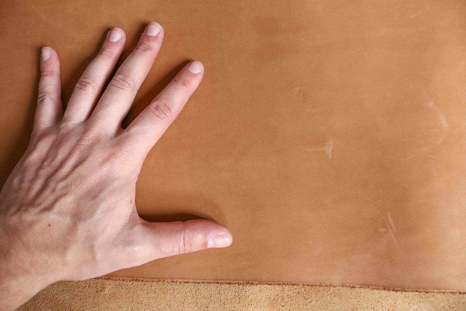 Couro Semicromo Rústico APC - Cor: Tan - 1.4/1.6 mm - MSul Couros