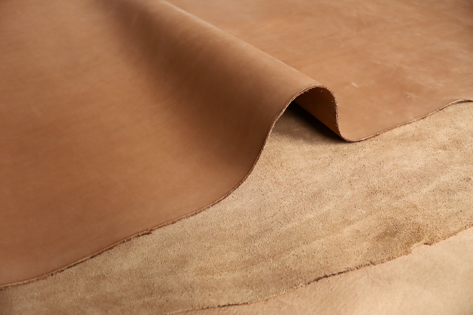 Couro Semicromo Rústico APC - Cor: Tan - 1.4/1.6 mm - MSul Couros