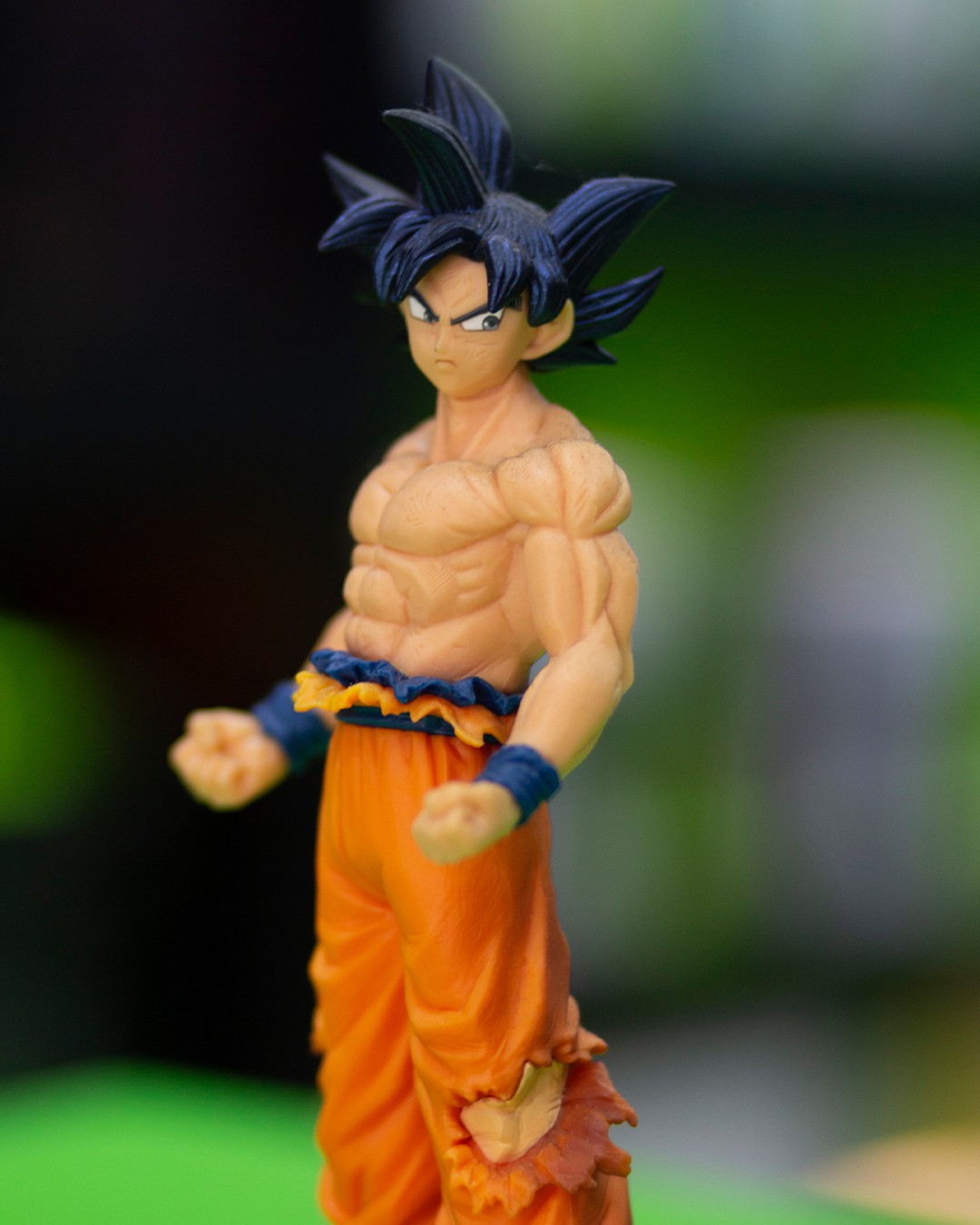 Dragon Ball - Estátua em tamanho real do Goku no Instinto Superior viraliza  na internet - Critical Hits