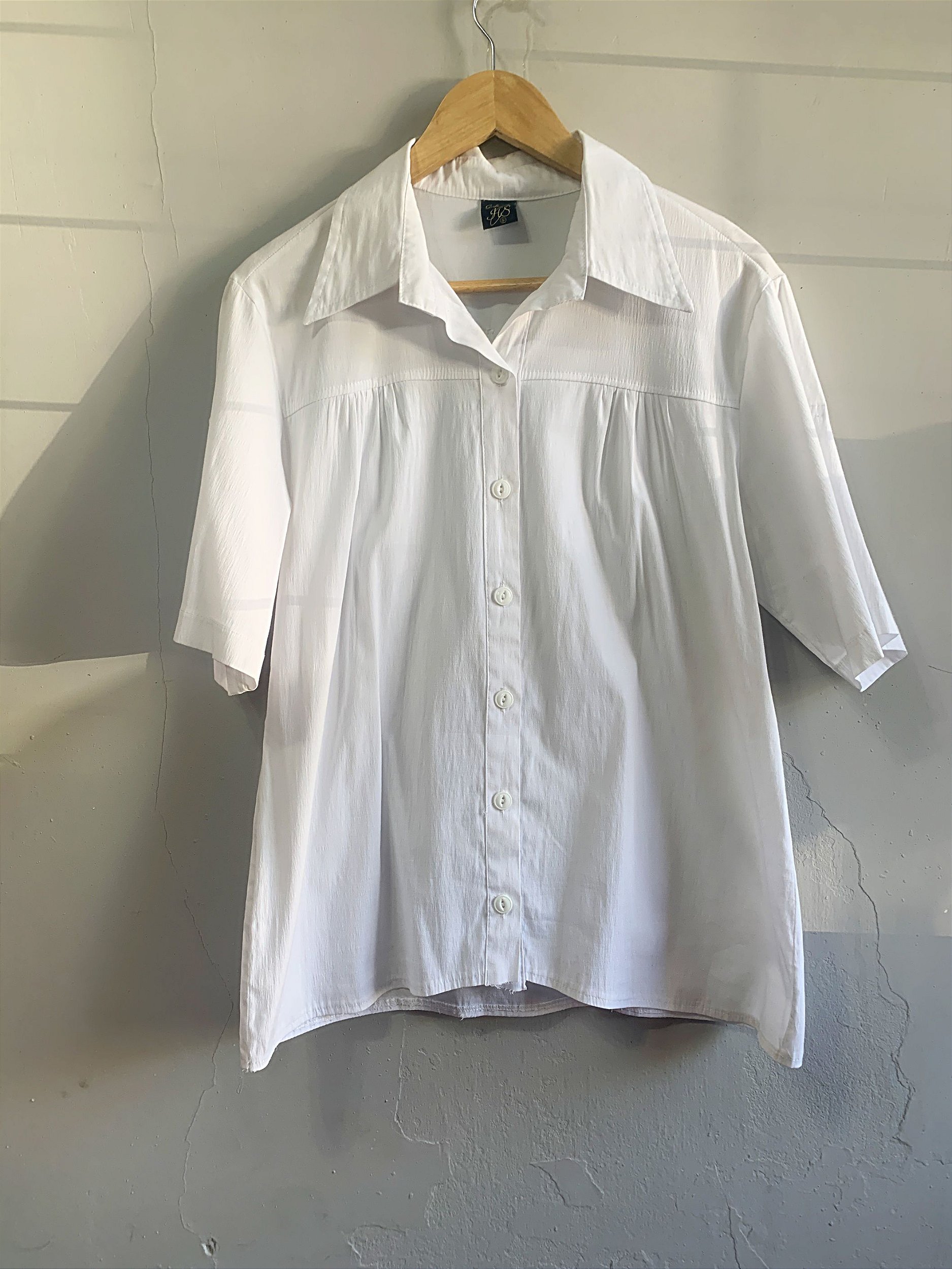 Camisa branca manga curta Grife HS G - Brechó XL - Brechó Plus Size