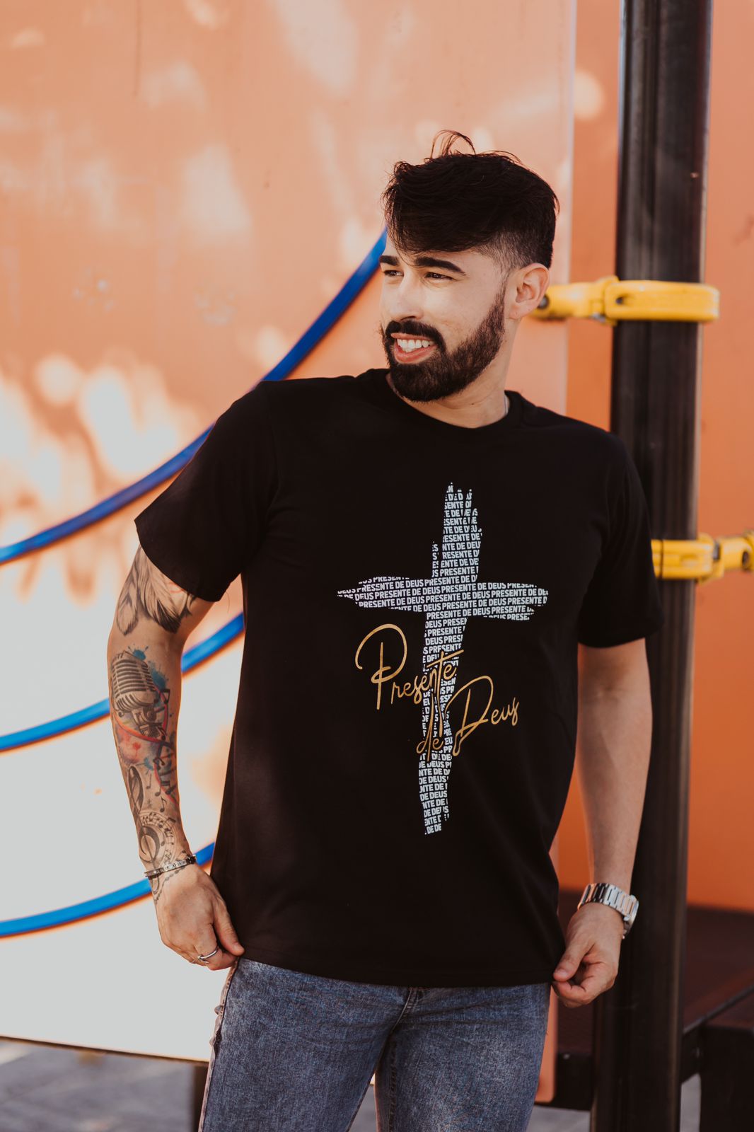 T-shirt Masculina Presente de Deus - PRETA - Use Presente de Deus