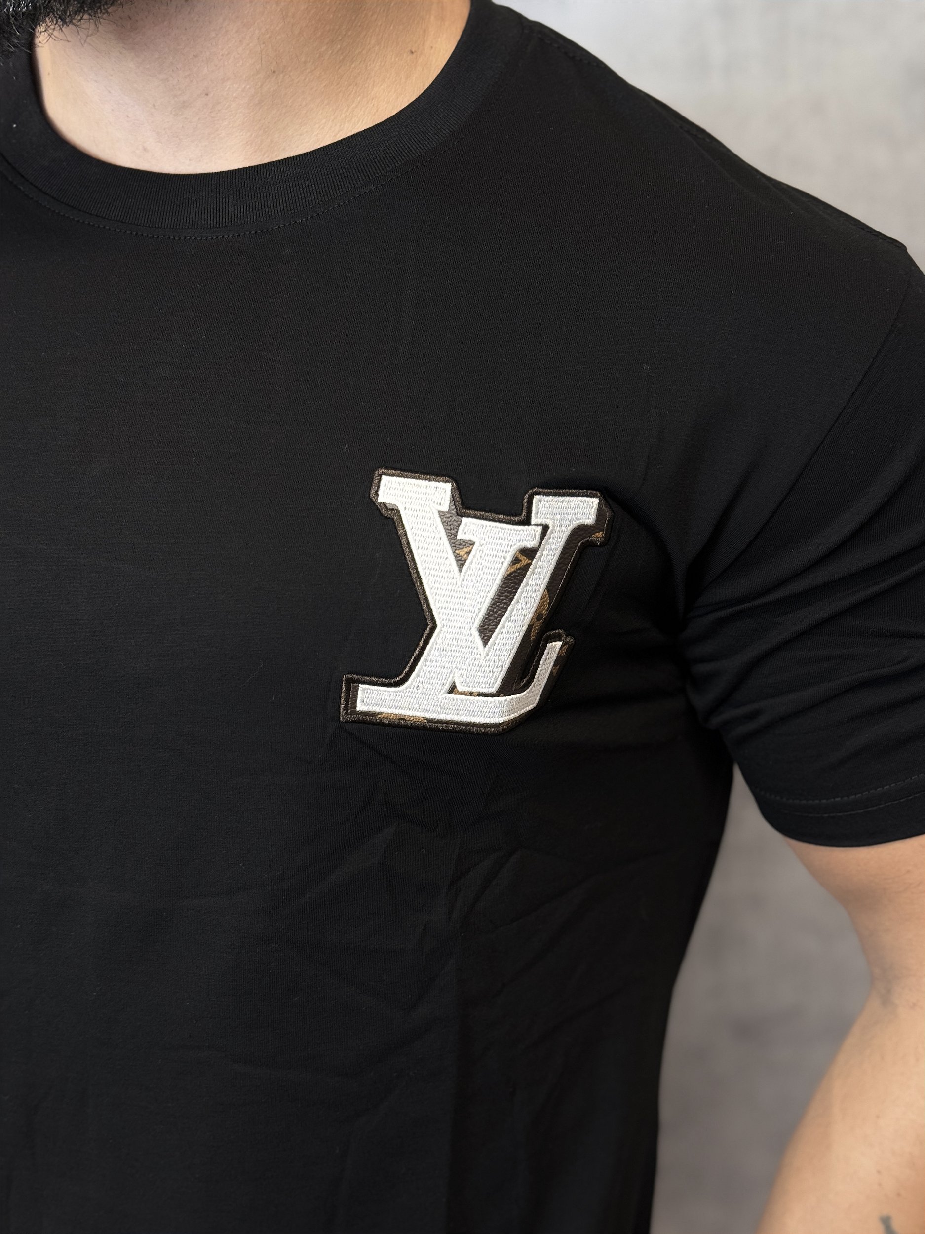 Camiseta Louis Vuitton - HENRALI STORE